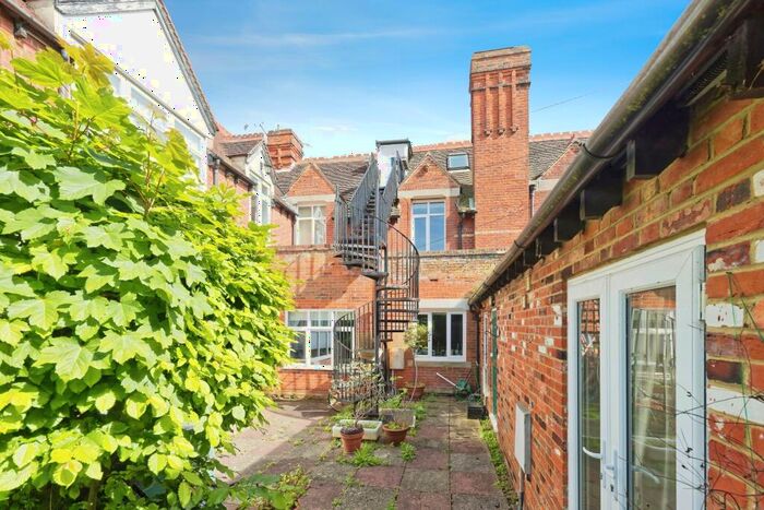 2 Bedroom Flat For Sale In Staines Hill, Sturry, Canterbury, Kent, CT2