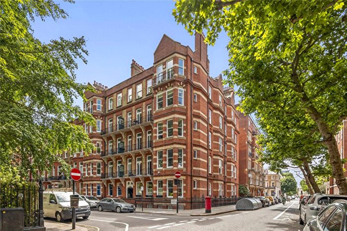 3 Bedroom Flat For Sale In Bramham Gardens, London, SW5