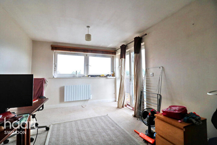 2 Bedroom Apartment For Sale In Tuke Walk, Swindon, SN1