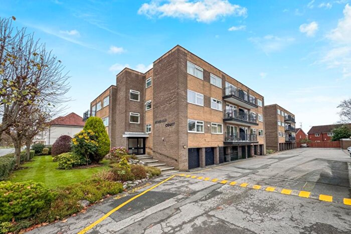 2 Bedroom Flat To Rent In Windsor Court, Moortown, Leeds, LS17