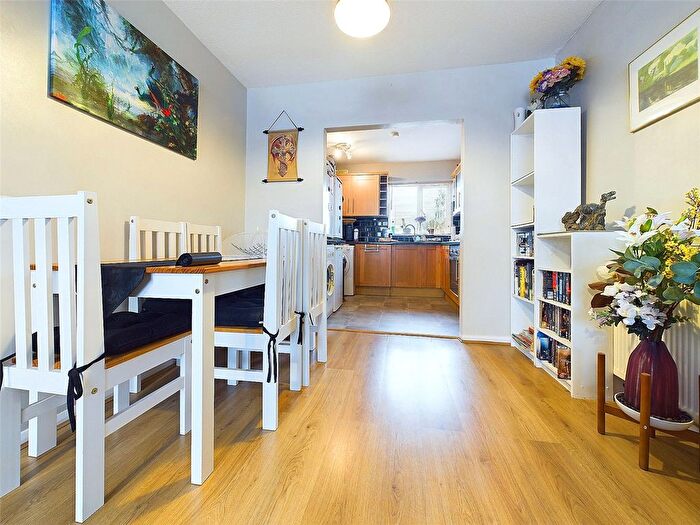 1 Bedroom Flat To Rent In Hanworth Road, Hounslow, TW4