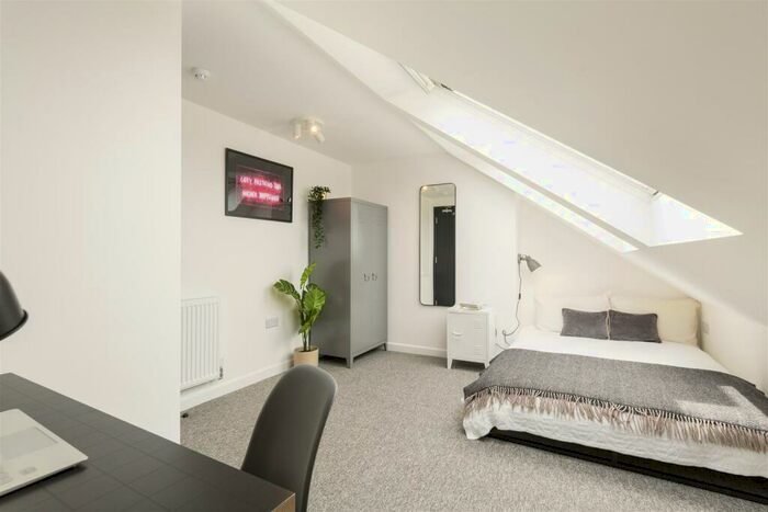 6 Bedroom House To Rent In Beachgrove Road, Bristol, BS16