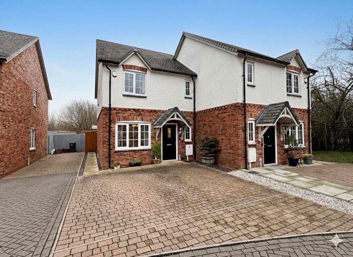 3 Bedroom Semi-Detached House For Sale In Hillfield Close, Albert Village, Swadlincote, DE11