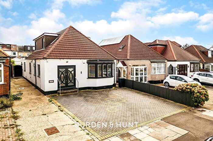 3 Bedroom Detached Bungalow For Sale In Ewellhurst Road, Ilford, IG5