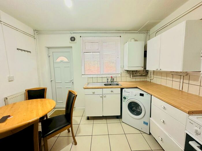 Apartment To Rent In Alfreton Road, Nottingham, NG7