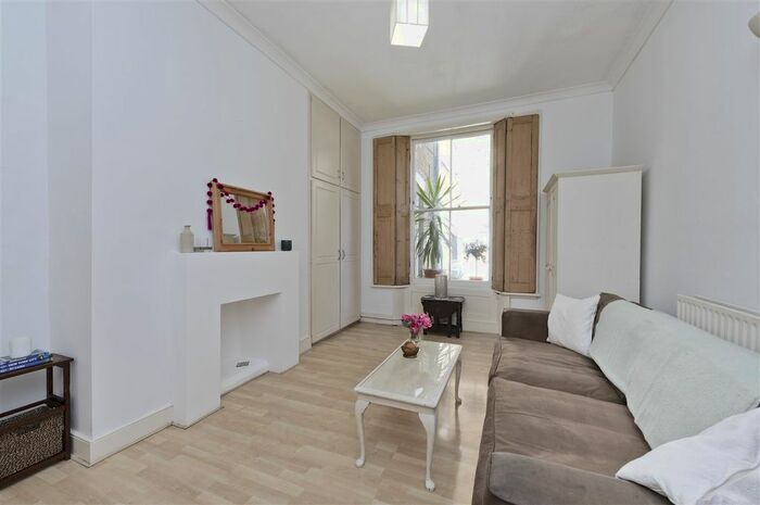 Studio To Rent In Oaklands Grove, London, W12