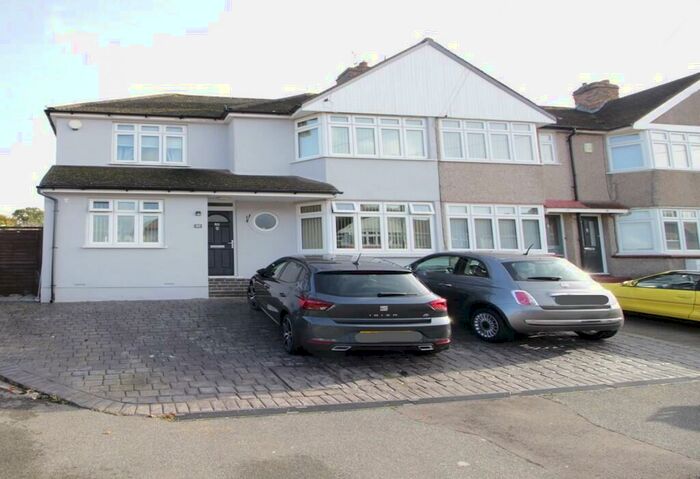 4 Bedroom End Of Terrace House To Rent In Murchison Avenue, Bexley, Kent, DA5