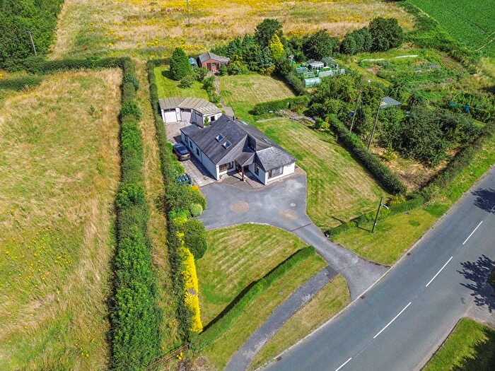 5 Bedroom Detached House For Sale In York Road, Riccall, York, YO19