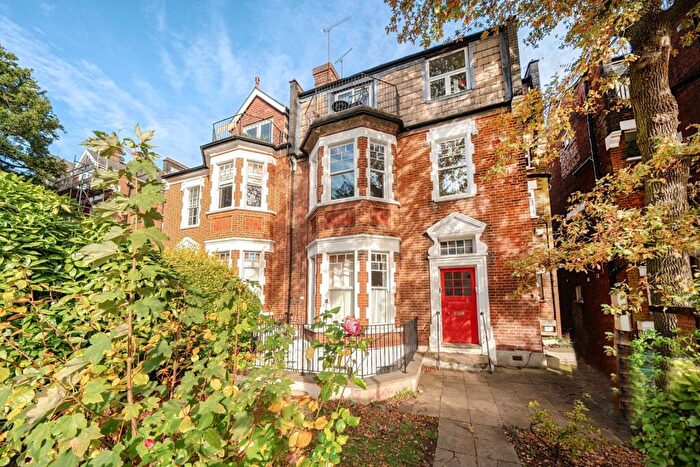 2 Bedroom Flat For Sale In Coolhurst Road, Crouch End, London, N8