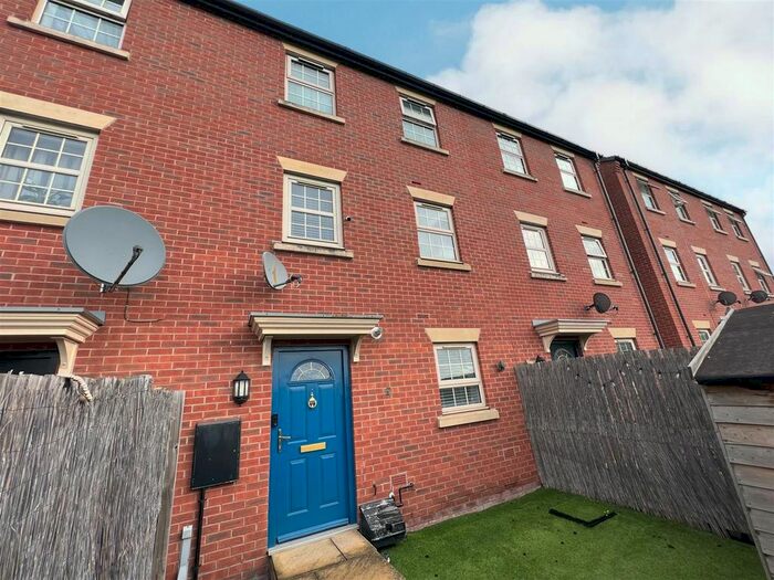 2 Bedroom Town House To Rent In Towpath Court, Spondon, Derby, DE21