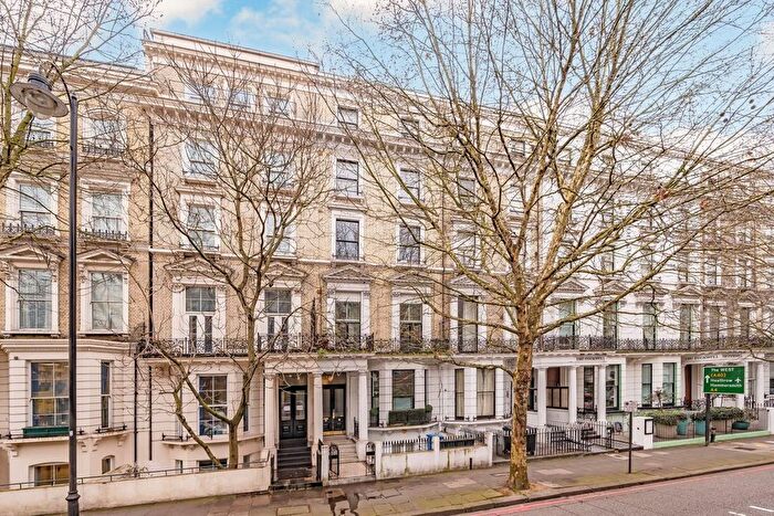 3 Bedroom Flat To Rent In Cromwell Road, Earls Court, SW5