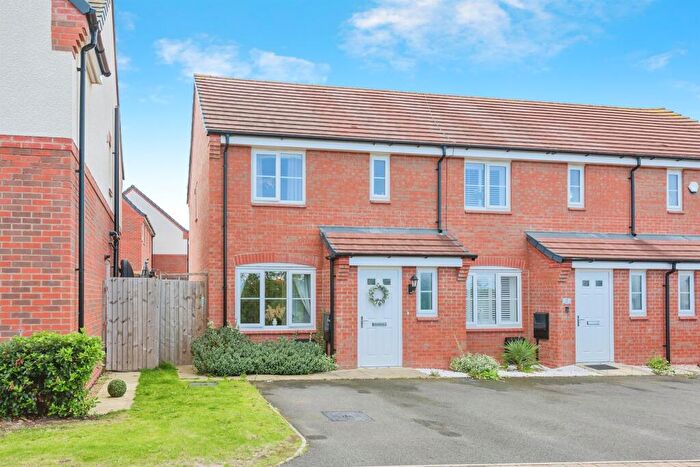 3 Bedroom Semi-Detached House For Sale In Hewett Close, Tamworth, B79