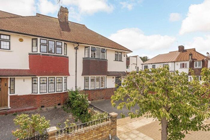 3 Bedroom Semi-Detached House For Sale In Copthorne Avenue, Balham, SW12