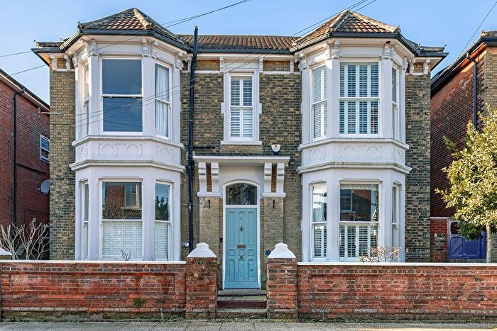 7 Bedroom Detached House For Sale In Yarborough Road, Southsea, PO5