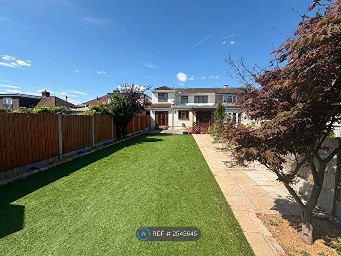 5 Bedroom Detached House To Rent In Chestnut Avenue, Hornchurch, RM12