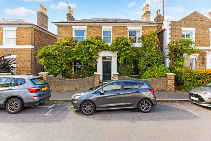 4 Bedroom Detached House For Sale In Hill Street, St. Albans, AL3