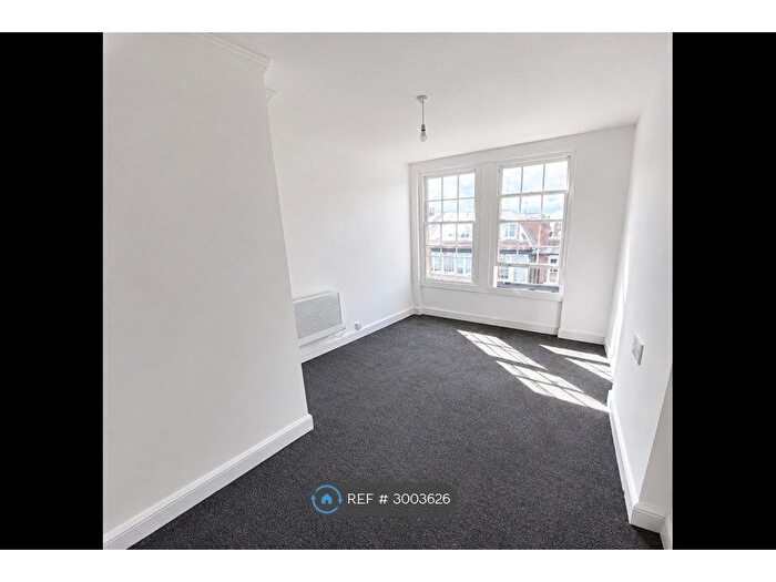 2 Bedroom Flat To Rent In Abergele Road, Colwyn Bay, LL29