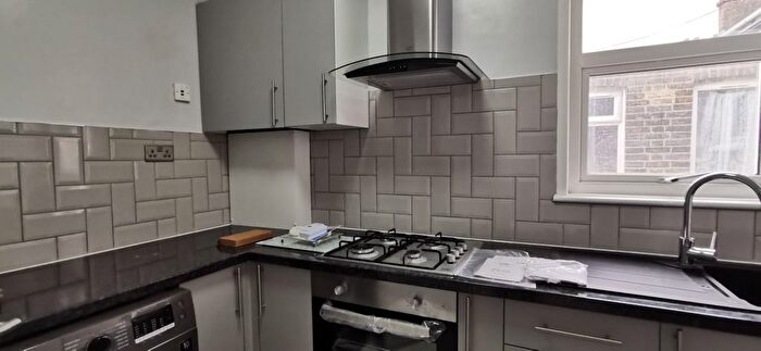 2 Bedroom Flat To Rent In Windsor Road, Willesden, London, NW2