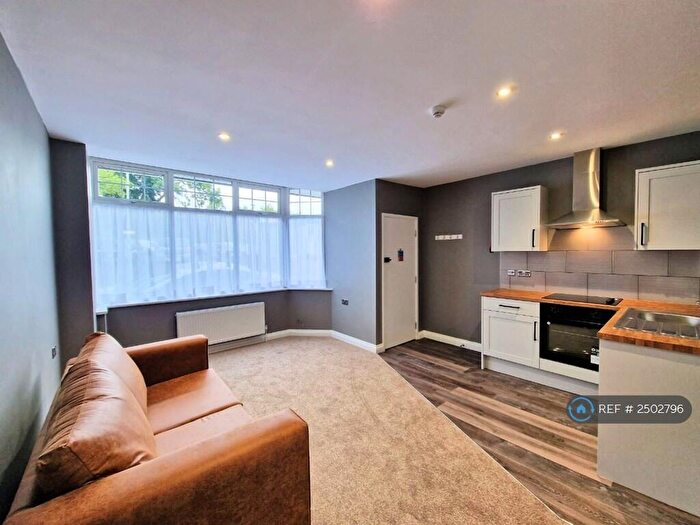 1 Bedroom Flat To Rent In Station Road, Northfield, Birmingham, B31
