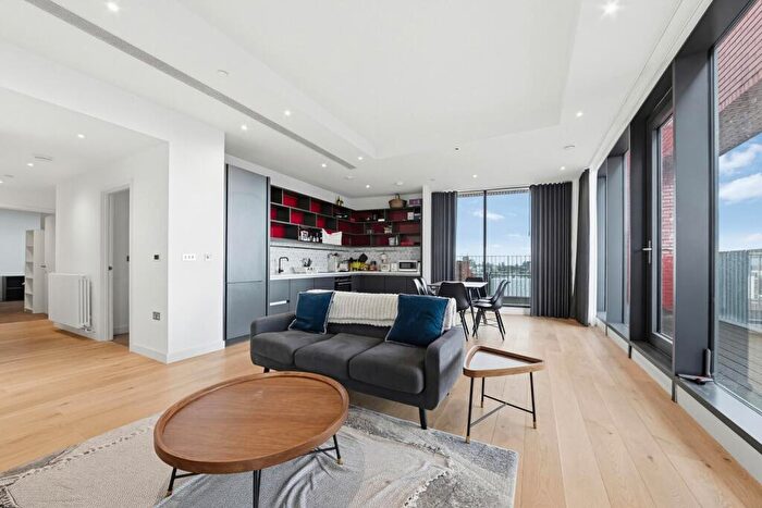 4 Bedroom Apartment For Sale In Defoe House, City Island Way, London, E14