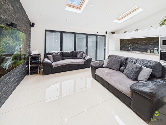 4 Bedroom Semi-detached House For Sale In Cumberland Drive, Bexleyheath, Kent, DA7