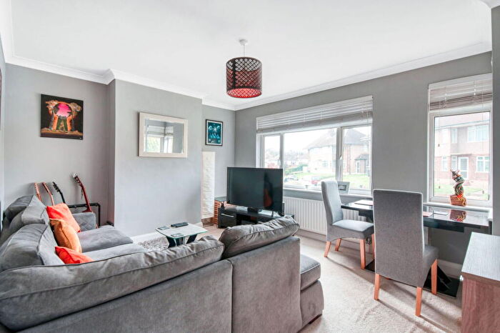 2 Bedroom Maisonette For Sale In Mount Court, West Wickham, BR4