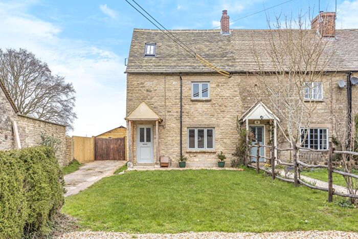 3 Bedroom Semi-Detached House To Rent In Park Road, North Leigh, OX29