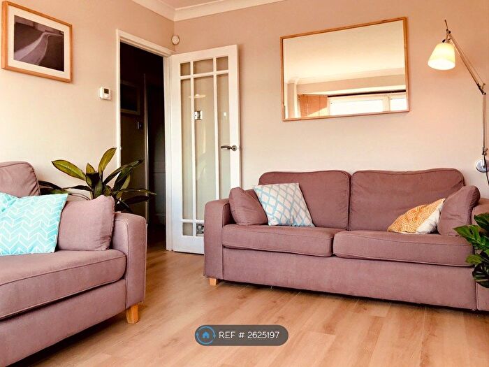 3 Bedroom Semi-Detached House To Rent In Woodbourne Avenue, Brighton, BN1