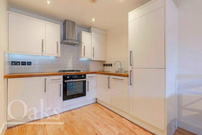 1 Bedroom Flat To Rent In Woodside Green, Woodside, SE25