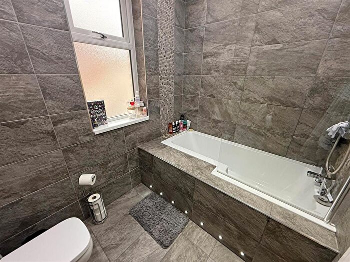 5 Bedroom Property To Rent In Waterloo Place, North Shields, Tyne And Wear, NE29