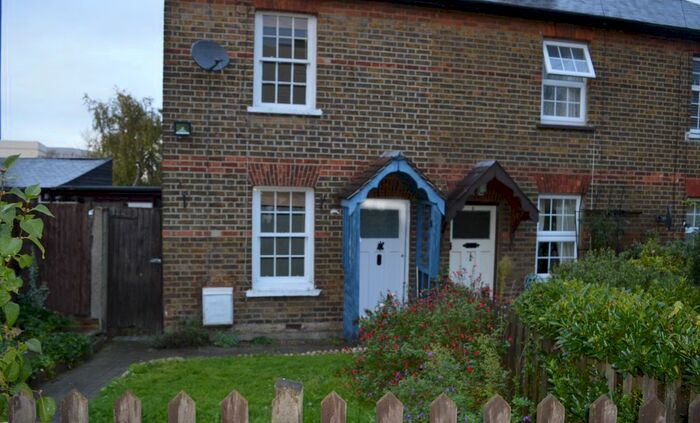 1 Bedroom Cottage To Rent In Bell Lane, Hoddesdon, EN11