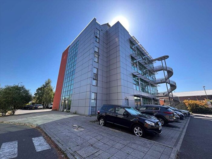 1 Bedroom Flat To Rent In Flat Phoenix House, Farnham Road, Slough, SL1