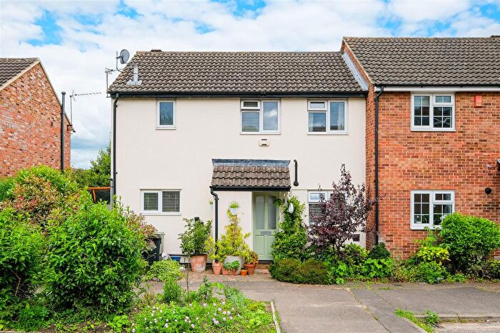 3 Bedroom Semi-detached House For Sale In Salisbury Gardens, Buckhurst Hill, IG9