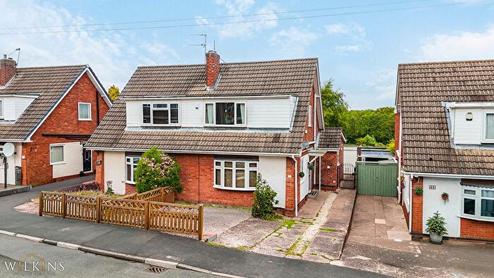 3 Bedroom Semi-Detached House For Sale In Orchard Close, Dosthill, Tamworth, Staffordshire, B77