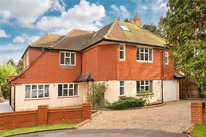 6 Bedroom Detached House For Sale In Fairlawn Close, Claygate, Esher, Surrey, KT10