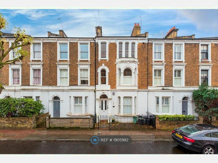 2 Bedroom Flat To Rent In Disraeli Road, London, SW15