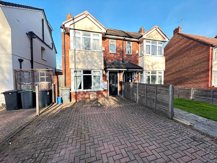 1 Bedroom Semi Detached House To Rent In Trinity Road, Luton, Bedfordshire, LU3