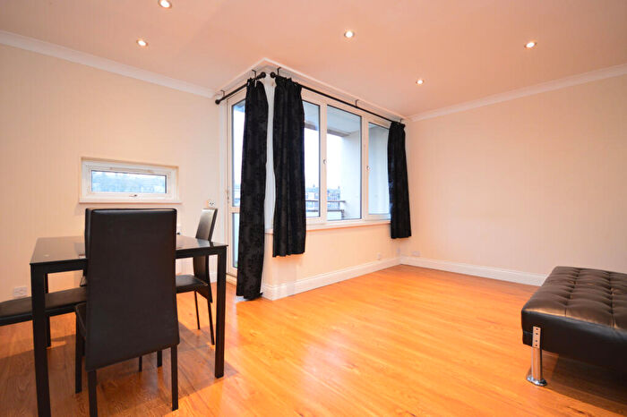 3 Bedroom Flat To Rent In Abbot House, Poplar, E14