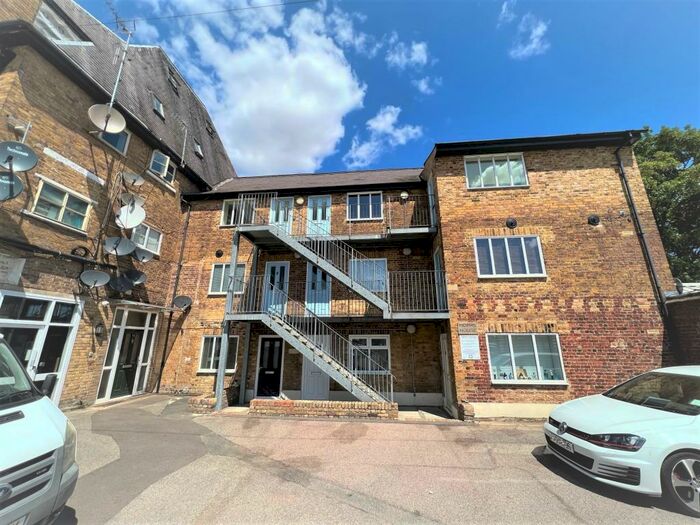 1 Bedroom Apartment To Rent In Brewery Road, Hoddesdon, EN11