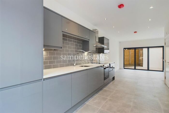 3 Bedroom Semi-Detached House To Rent In Hindsleys Place, SE23