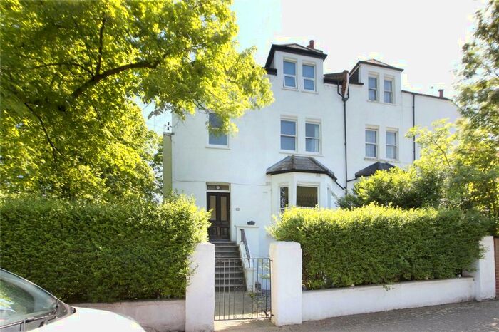 2 Bedroom Flat To Rent In Culverden Road, Balham, London, SW12