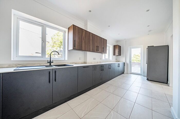 4 Bedroom Detached House For Sale In Egerton Avenue, Hextable, Swanley, Kent, BR8