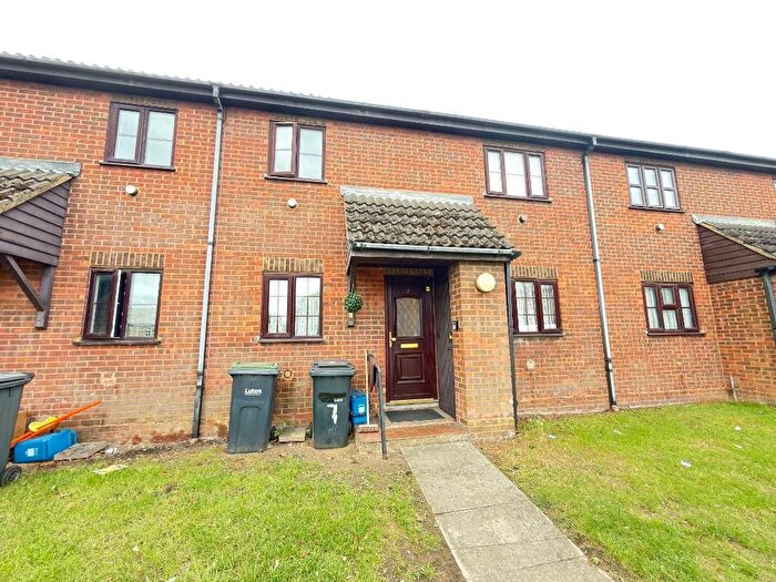 2 Bedroom Flat For Sale In Coulson Court, Dallow, Luton, Bedfordshire, LU1