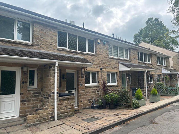 2 Bedroom Terraced House For Sale In Saunders Close, Huddersfield, West Yorkshire, HD3