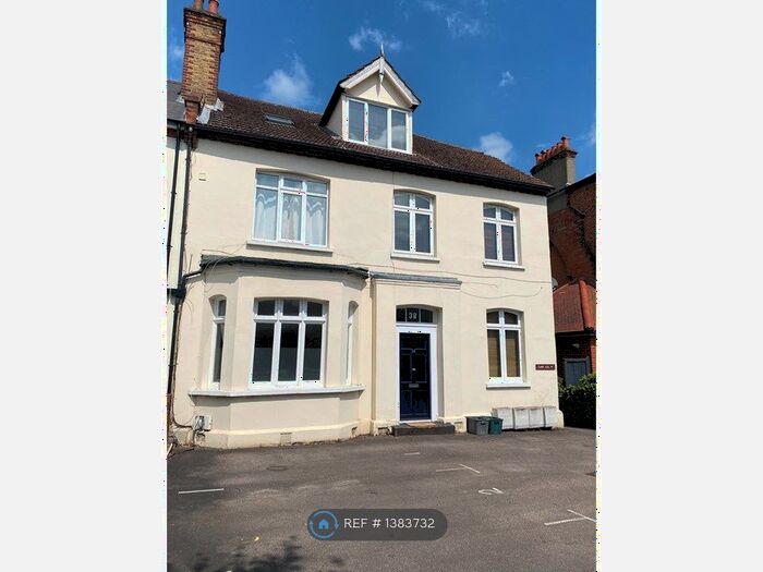 2 Bedroom Flat To Rent In Queen Anne Court, Bromley, BR2