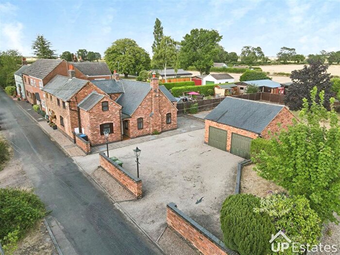 4 Bedroom End Of Terrace House For Sale In Mill Row, Hinckley, LE10