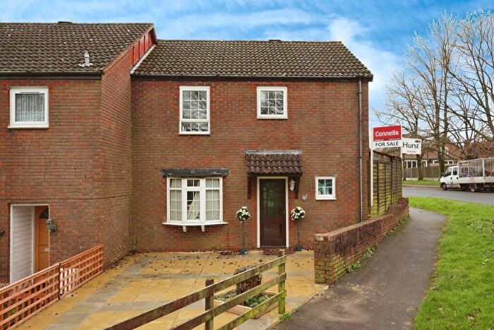 3 Bedroom End Of Terrace House For Sale In Basset Road, High Wycombe, HP14