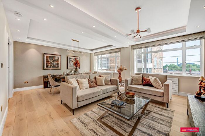 3 Bedroom Flat For Sale In George Street, Marylebone, London, W1H