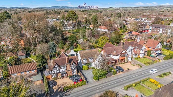 6 Bedroom Detached House For Sale In Wimblehurst Road, Horsham, RH12