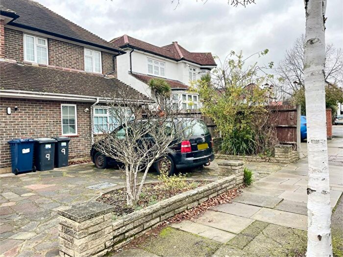 2 Bedroom Semi-Detached Bungalow To Rent In Mowbray Road, Edgware, Greater London, HA8
